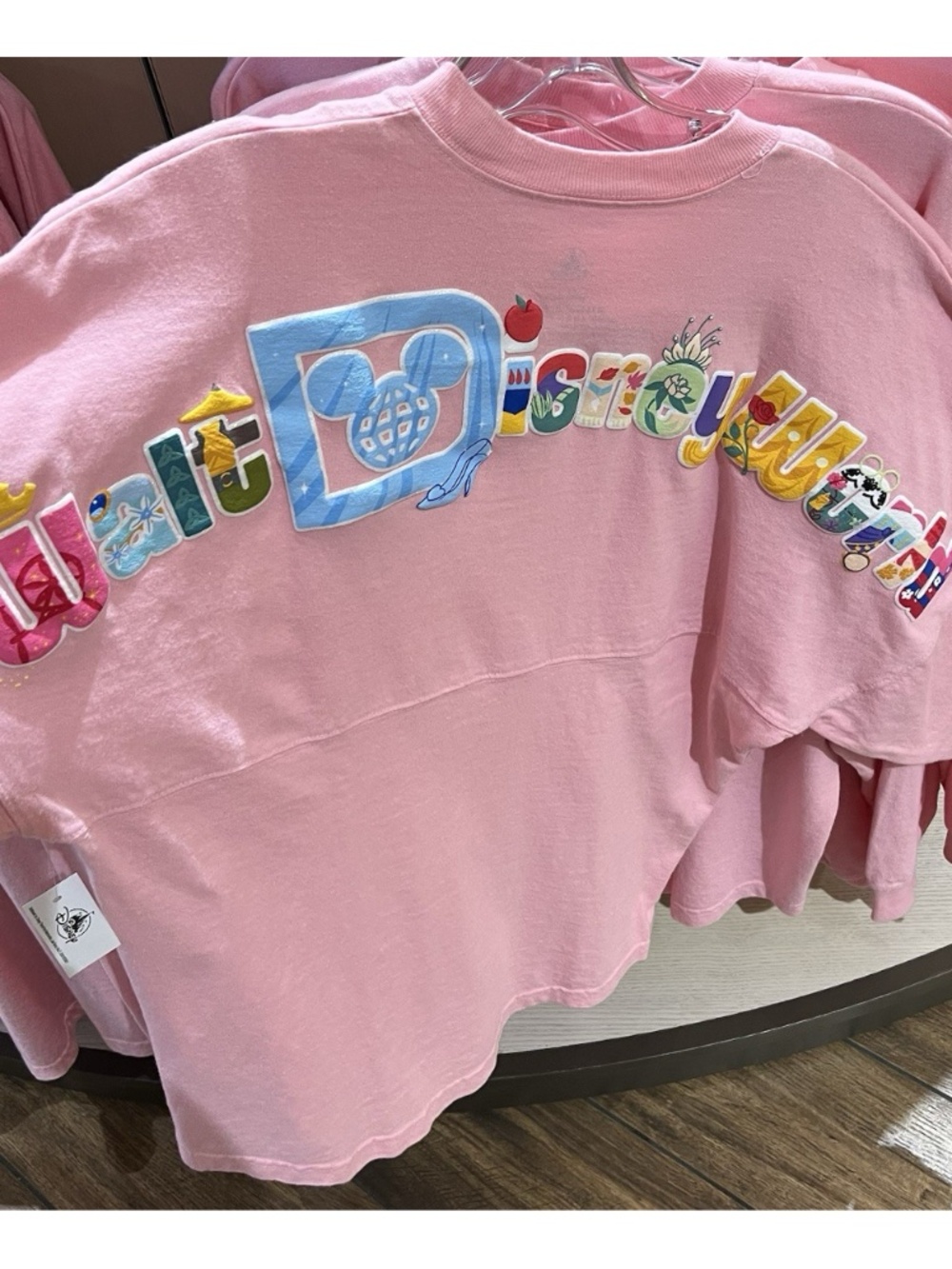 Disney Parks Spirit Jersey 2025 WDW Princess Character Icons Pink Adult Size NEW - Picture 3 of 3